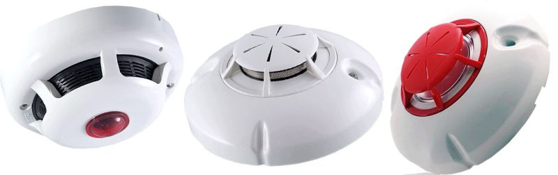 دتکتور دود و سیستم کنترل اعلام حریق در یک ساختمان مدرن